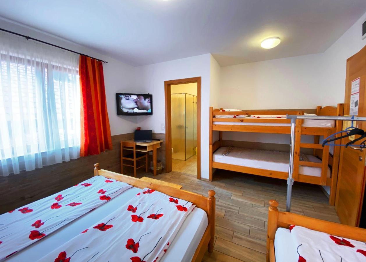 Guesthouse Mesec Zaplana Vrhnika Exterior foto
