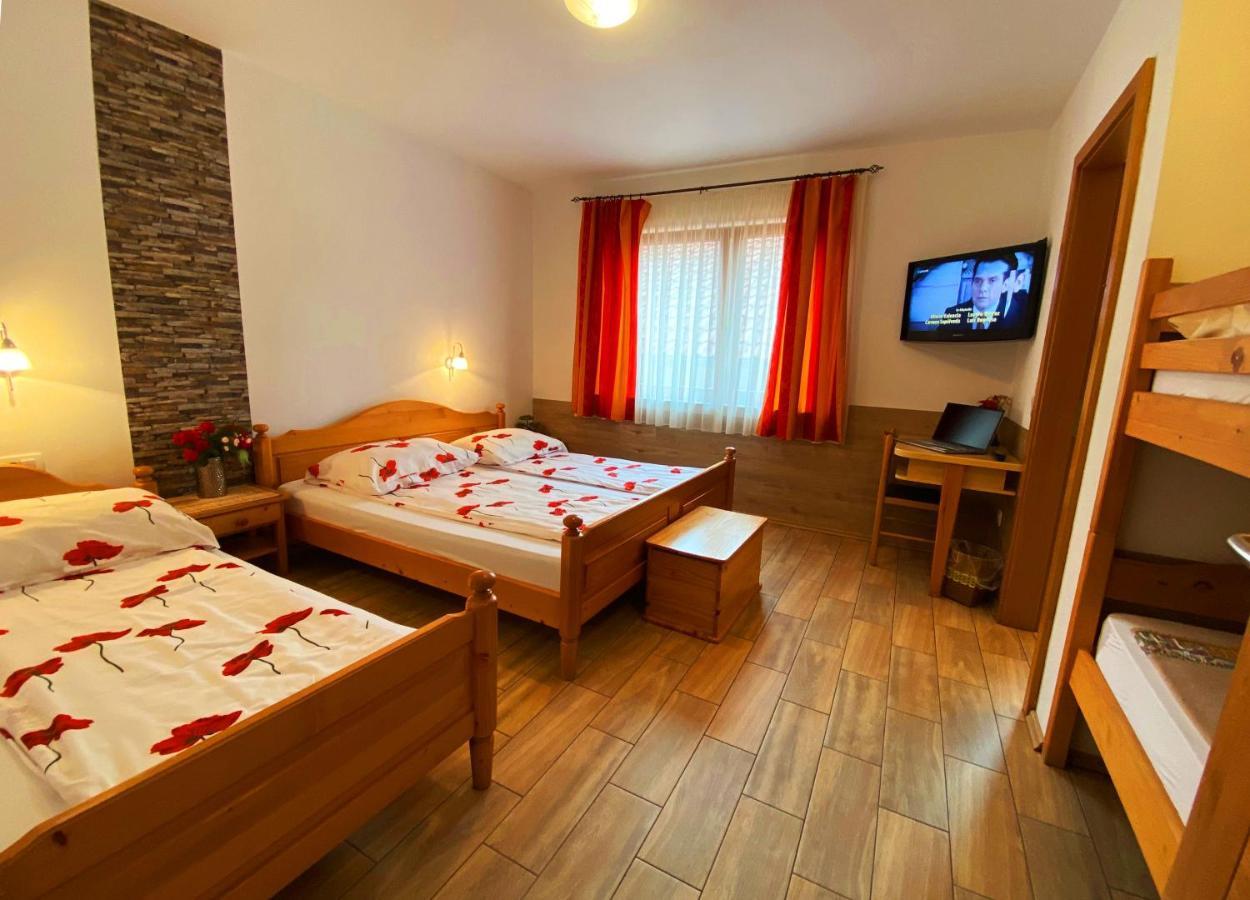Guesthouse Mesec Zaplana Vrhnika Exterior foto