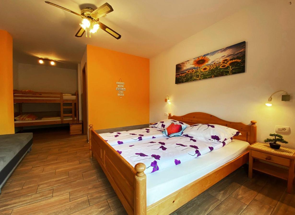 Guesthouse Mesec Zaplana Vrhnika Exterior foto