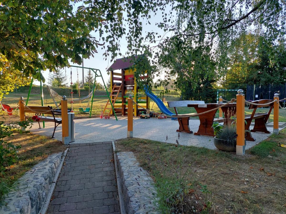 Guesthouse Mesec Zaplana Vrhnika Exterior foto