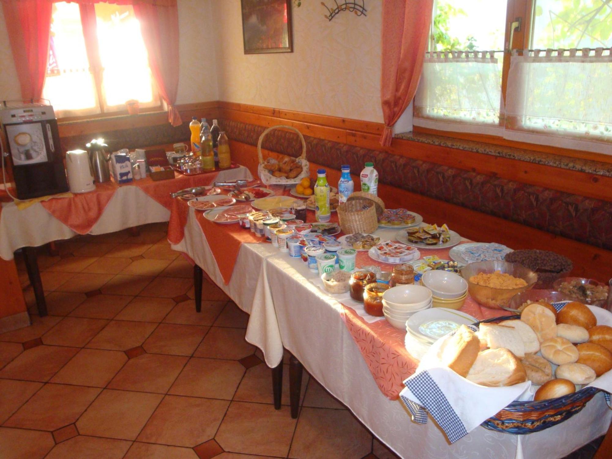 Guesthouse Mesec Zaplana Vrhnika Exterior foto