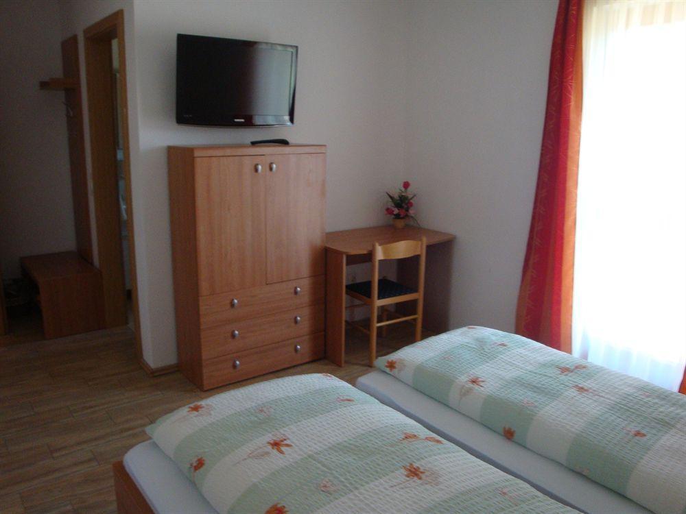 Guesthouse Mesec Zaplana Vrhnika Exterior foto