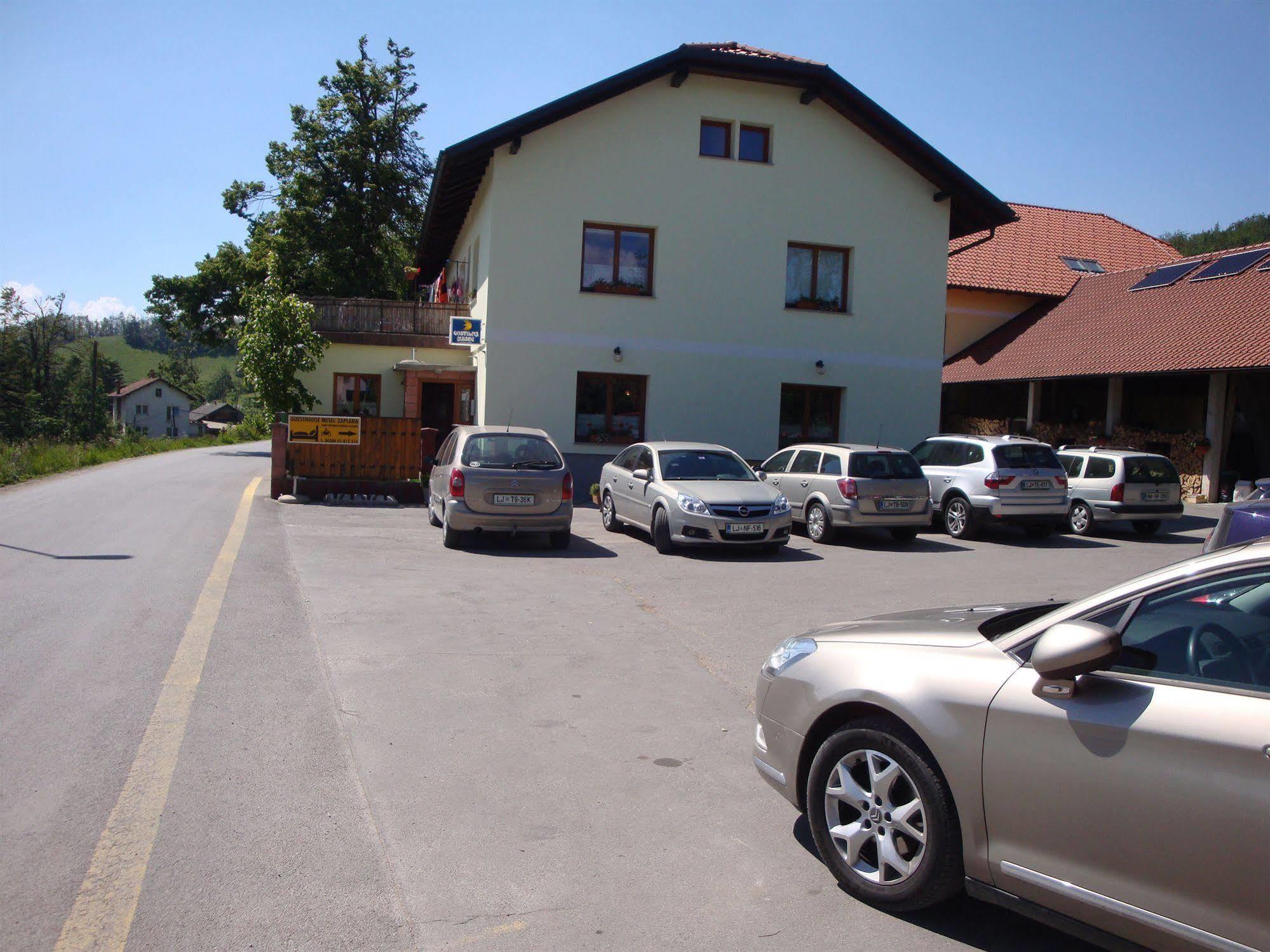 Guesthouse Mesec Zaplana Vrhnika Exterior foto