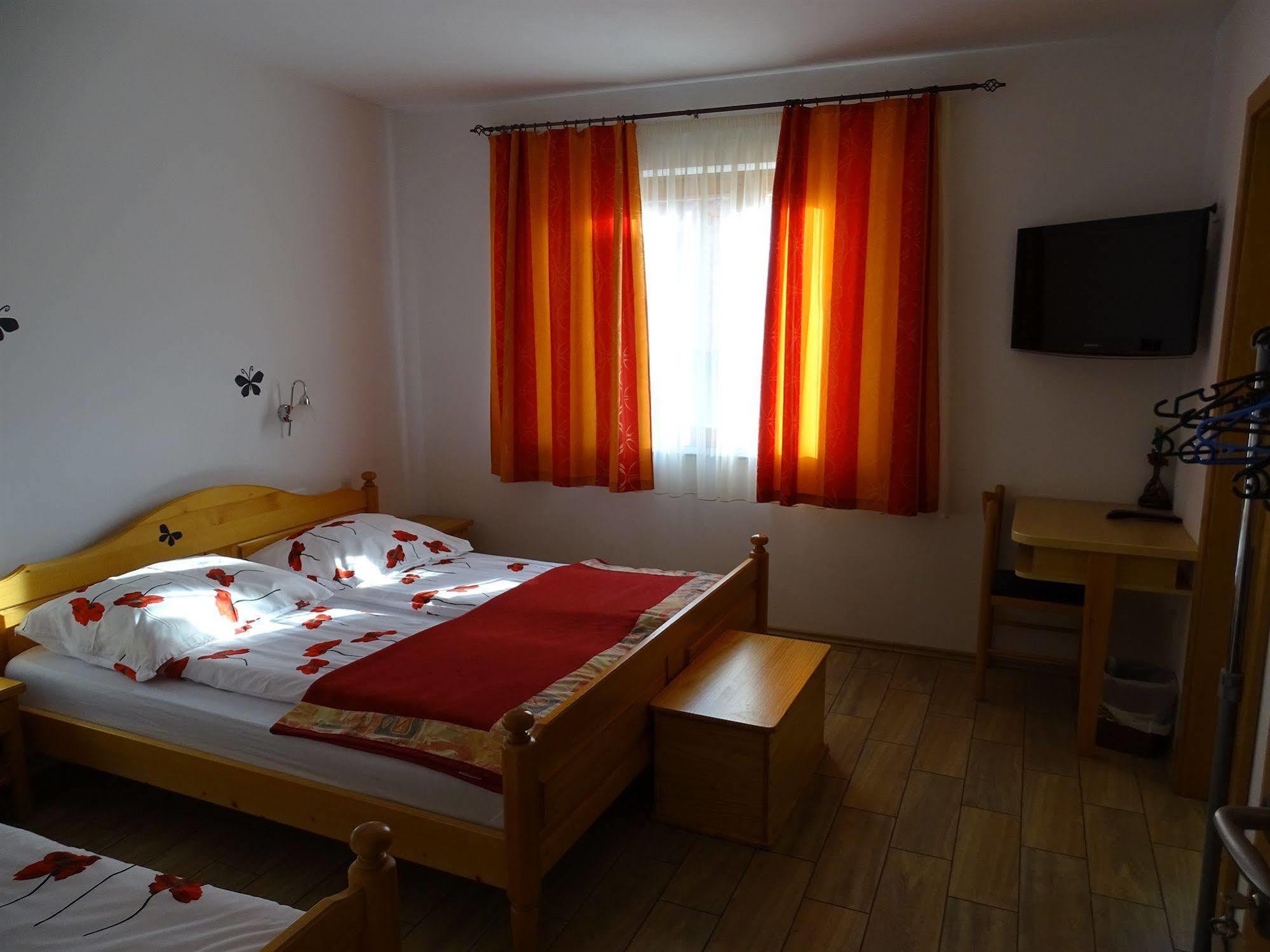Guesthouse Mesec Zaplana Vrhnika Exterior foto