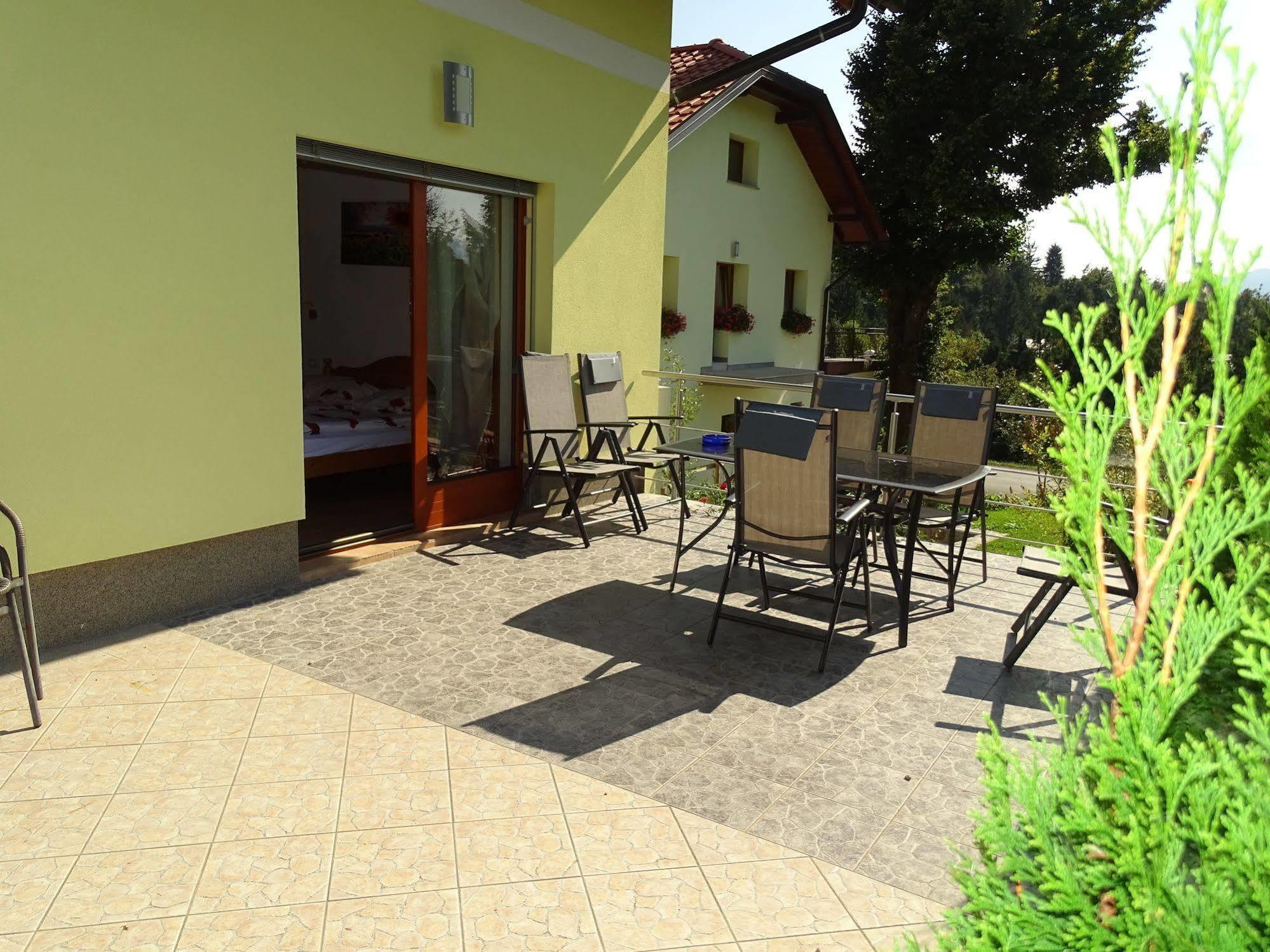 Guesthouse Mesec Zaplana Vrhnika Exterior foto